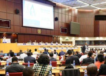 خبراء اقتصاديون  يبرزون “التداعيات الخطيرة” لكوفيد-19 على افريقيا