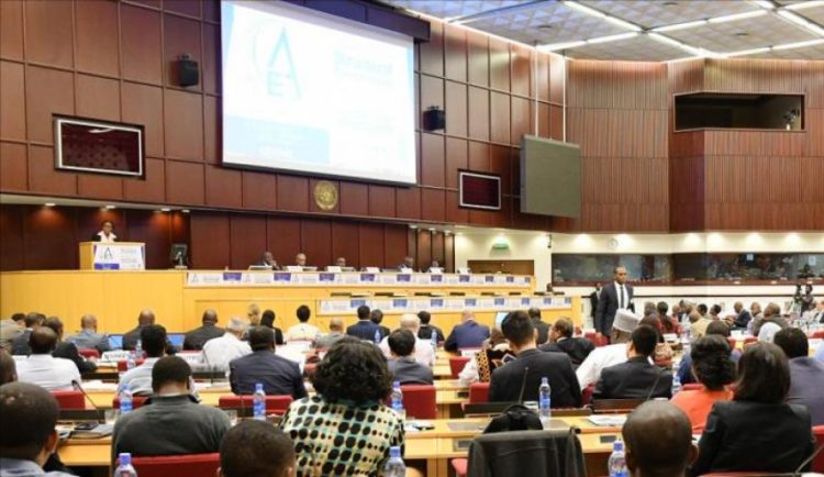 خبراء اقتصاديون  يبرزون “التداعيات الخطيرة” لكوفيد-19 على افريقيا