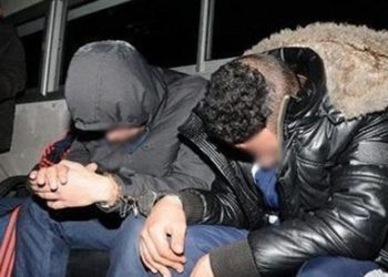 طنجة.. توقيف شخصين للاشتباه في تورطهما في ارتكاب سرقة مقرونة بالتهديد باستعمال العنف