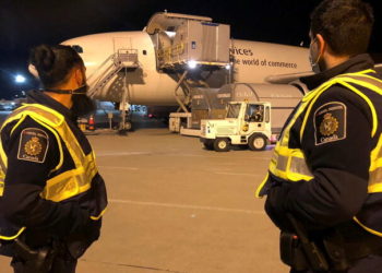 كندا .. وصول أول دفعة من لقاح “فايزر” ضد كورونا