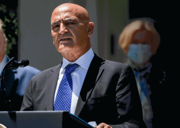 كوفيد-19 .. منصف السلاوي يتوقع عودة الحياة الطبيعية في الولايات المتحدة ابتداء من فصل الربيع