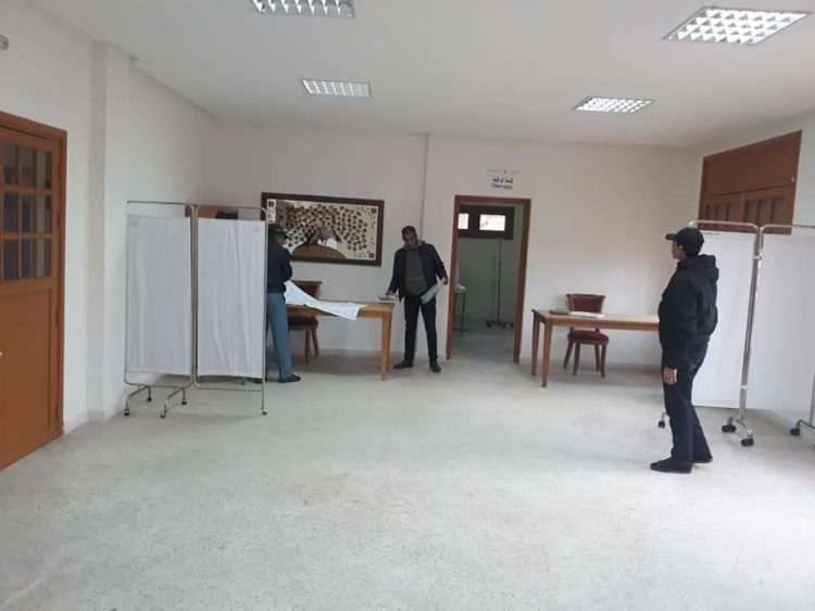فاس .. الاستعدادات جارية  على قدم و ساق لحملة التلقيح ضد فيروس كورونا بمستوصف ظهر الخميس