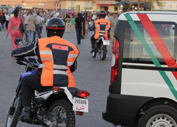 فاس ..  عناصر  شرطة النجدة تضطر لإشهار سلاحها الوظيفي لتوقيف  شخصين