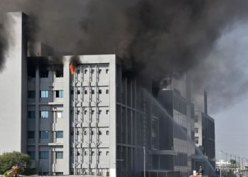 النيران تلتهم أكبر معهد لإنتاج اللقاح في الهند والعالم