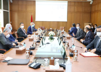 لجنة اليقظة الاقتصادية.. توقيع خمسة عقود برامج لإنعاش العديد من القطاعات