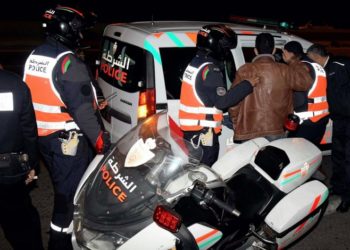 فاس .. موظف شرطة يضطر  لاستعمال سلاحه الوظيفي بشكل تحذيري في تدخل أمني لتوقيف شخص جانح