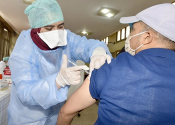 وزارة الصحة مع الإبقاء على لقاح ” سينوفارم ” لدى الأشخاص البالغين 60 سنة فما فوق