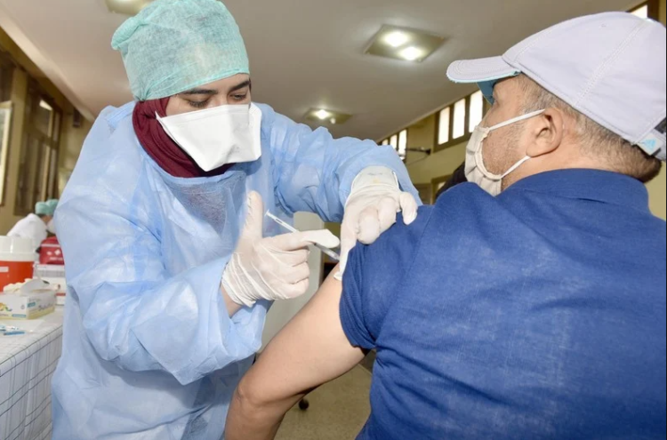 وزارة الصحة مع الإبقاء على لقاح ” سينوفارم ” لدى الأشخاص البالغين 60 سنة فما فوق