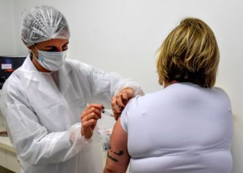 بريطانيا تعلن تطعيم 10 ملايين شخص بالجرعة الأولى من لقاح كورونا