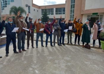 فاس .. الأطر الإدارية المتدربة تنظم وقفة احتجاجية تماشيا مع دعوة التنسيقية الوطنية