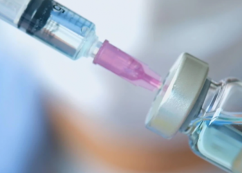 كندا تجيز استخدام لقاح أسترا زينيكا ضد كوفيد 19