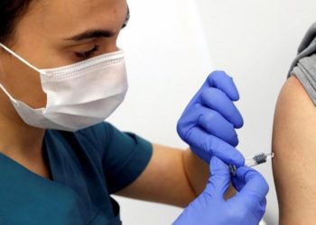 إسبانيا .. تستأنف استخدام لقاح “أسترازينيكا” في حملة التطعيم ضد فيروس “كوفيدـ19”