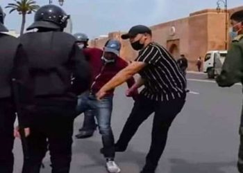 توقيف الشخص الذي أحدث ضجة بعد ظهوره في مقاطع فيديو وهو يعنف الأساتذة المحتجين بالرباط