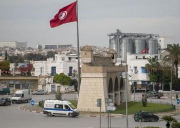 تونس .. تخفيف الإجراءات الاحترازية  رغم مخاوف انتشار “كورونا”