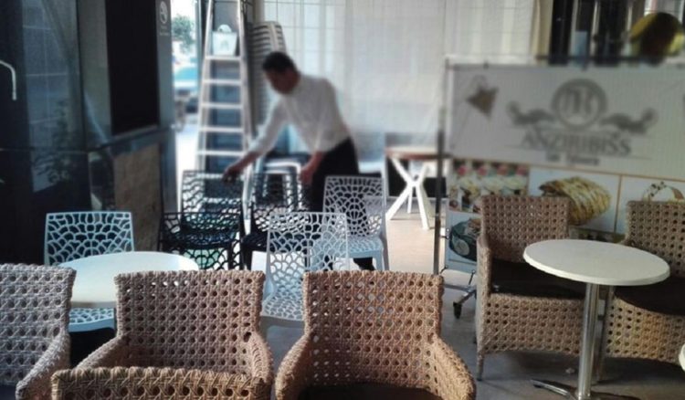 أرباب المطاعم والمقاهي يهددون بخوض إضراب وطني