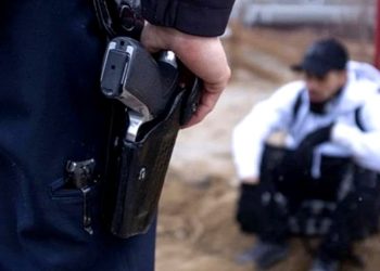 سلا.. مفتش شرطة يستعمل سلاحه لهذا السبب