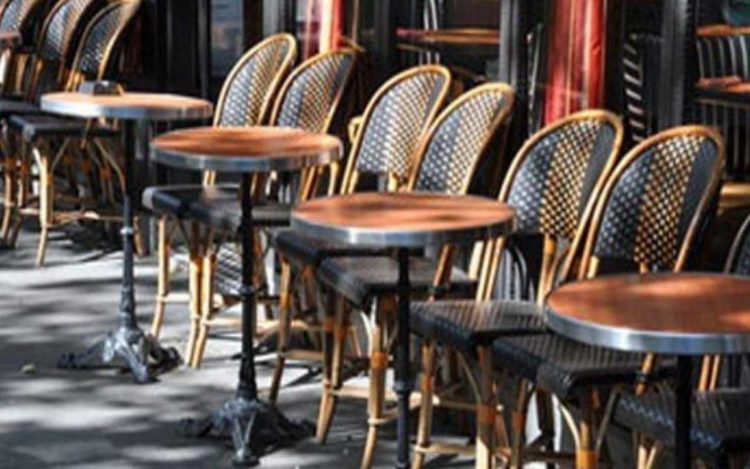 بعد تطمينات  الجهات الوصية على القطاع .. أرباب المطاعم والمقاهي يقررون تعليق الإضراب الوطني