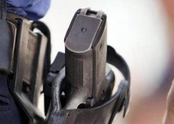 فاس .. عناصر الشرطة تضطر لاشهار أسلحتها الوظيفية  لتوقيف شخص وابنه