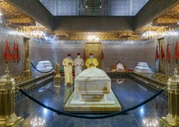 أمير المؤمنين صاحب الجلالة الملك محمد السادس يترحم على روح جلالة المغفور له الملك محمد الخامس