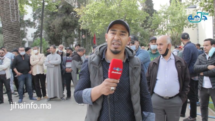 وقفة احتجاجية لارباب المقاهي والمستخدمين
