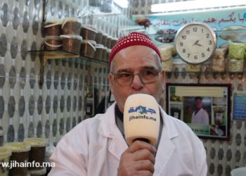 ناس كيجيو من العالم ياخدو الخليع من عندي