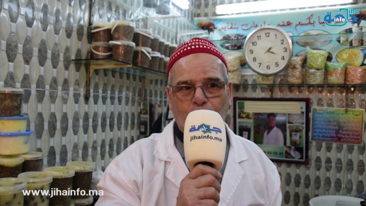 ناس كيجيو من العالم ياخدو الخليع من عندي