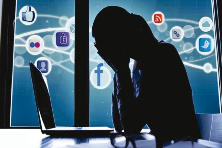 يونسكو .. صحافيات العالم تعرضن للعنف عبر الإنترنت