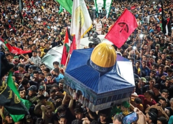 احتفالات فلسطينية واسعة في غزة والضفة والخط الأخضر بـ”الانتصار على إسرائيل”