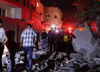 نزوح العديد من العائلات الفلسطينية من المناطق الحدودية جراء القصف الإسرائيلي