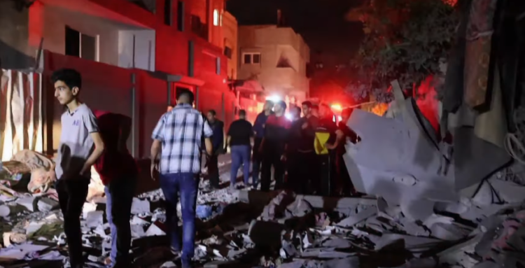 نزوح العديد من العائلات الفلسطينية من المناطق الحدودية جراء القصف الإسرائيلي