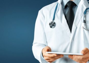 الحكومة تفتح المجال أمام الأجانب  لمزاولة مهنة الطب