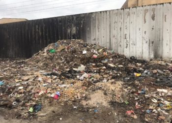 سكان حي الوحدة ببنسودة يشتكون من تراكم الأزبال.. ويطالبون برفع الضرر