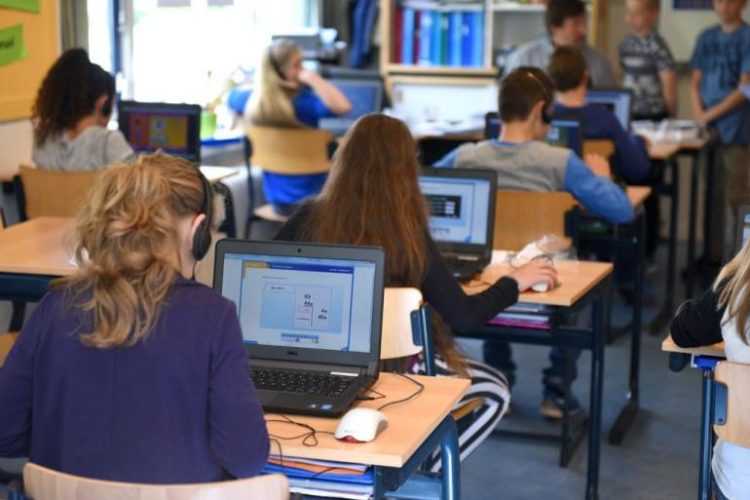 فرنسا .. عودة الطلبة والتلاميذ  إلى فصول الدراسة