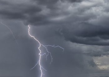 زخات رعدية قوية يومي الأربعاء والخميس بعدد من أقاليم المملكة