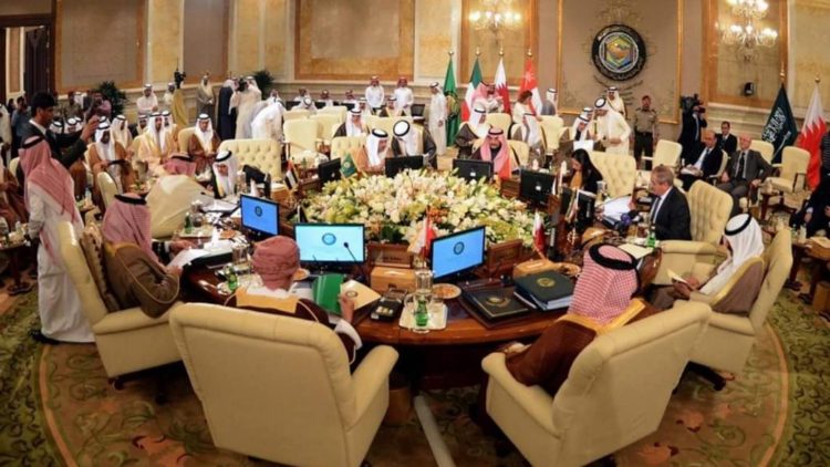 دول الخليج تساند المغرب ضد الاتحاد