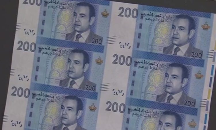 آزرو.. توقيف أربعة أشخاص بتهمة بتزوير أوراق العملة الوطنية وتصريفها