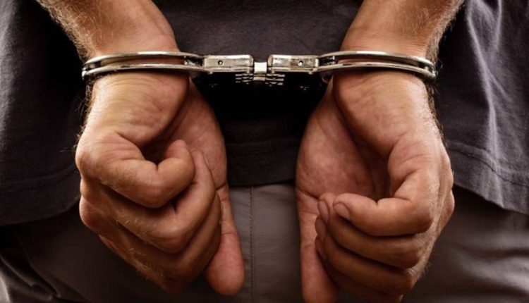 أمن وجدة يعتقل شخص متلبس بتخزين وترويج مواد غذائية منتهية الصلاحية
