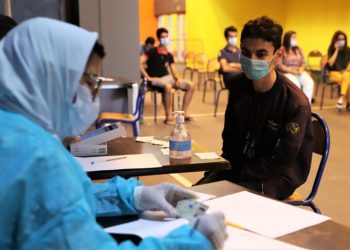 الحكومة تسجل بارتياح الإقبال الكبير على مراكز التلقيح