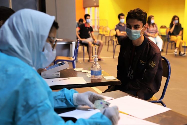 الحكومة تسجل بارتياح الإقبال الكبير على مراكز التلقيح