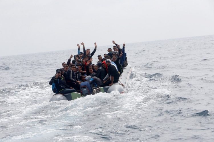 العيون .. توقيف حوالي 262 مرشحا للهجرة السرية وعدد من المهربين