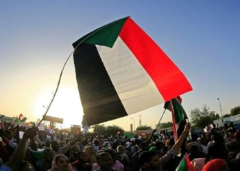 السودان .. الجيش يعتقل رئيس الوزراء وأعضاء مجلس السيادة وعدد من الوزراء