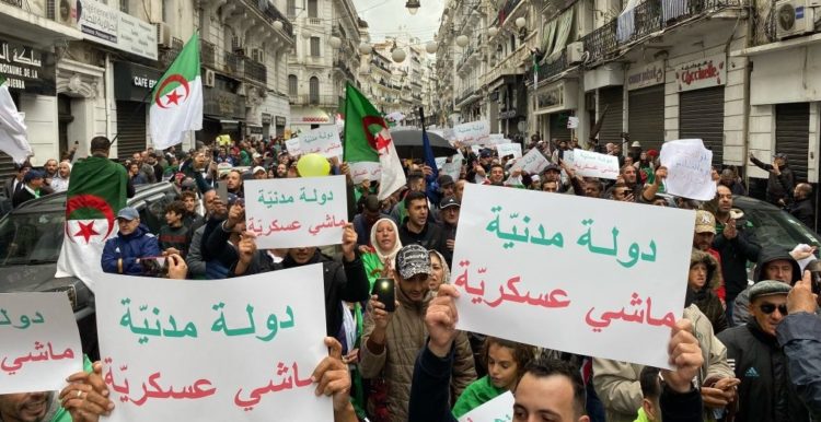 اسبانيا .. جزائريون يتظاهرون  ضد “استبداد” النظام العسكري