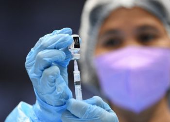 أوميكرون..الخلط بين لقاحي أسترازينيكا وبيونتيك لا يعطي النتائج (دراسة)