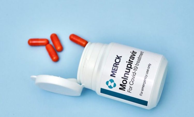 المغرب من البلدان الأوائل في العالم التي ترخص الاستعمال الاستعجالي لـ “مولنوبيرافير”