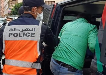 توقيف خمسة أشخاص للاشتباه في تورطهم في تهريب المخدرات وتزوير جوازات التلقيح