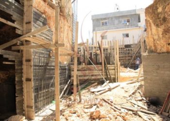 فاس..سكان إقامة ألماز  يطالبون برفع الضرر جراء توقف العمل في بناية