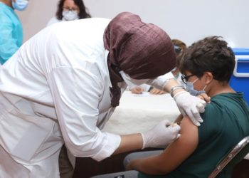 وزارة التعليم ..تنفي صحة خبر إجبار التلاميذ بإحدى الثانويات بالقنيطرة على أخذ اللقاح