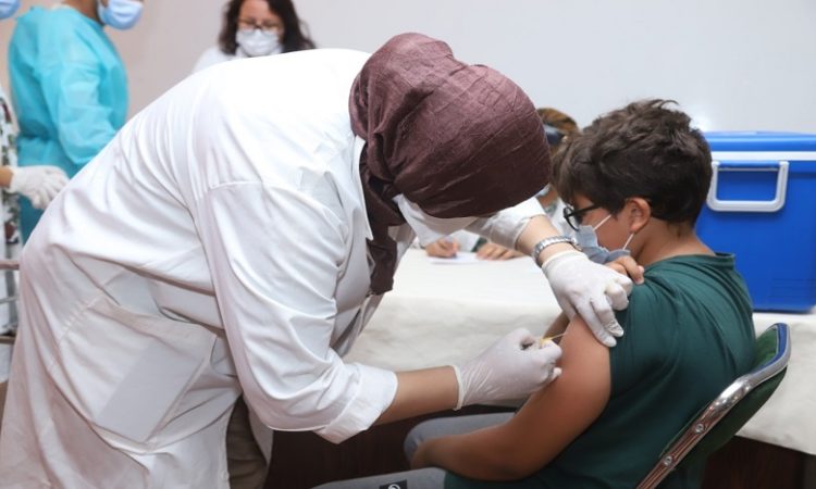 وزارة التعليم ..تنفي صحة خبر إجبار التلاميذ بإحدى الثانويات بالقنيطرة على أخذ اللقاح