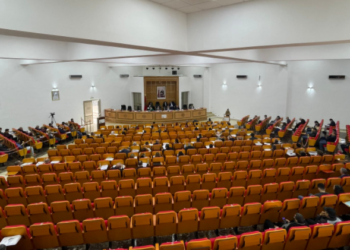 فاس..فرق المعارضة تعبر عن استنكارها واستهجانها لمنهج ديكتاتورية الرأي والموقع الذي فرضه رئيس المجلس