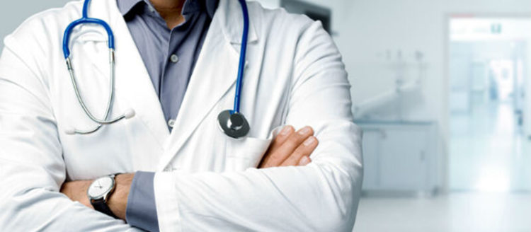 الطب.. الحكومة تعتزم تقليص مدة التكوين